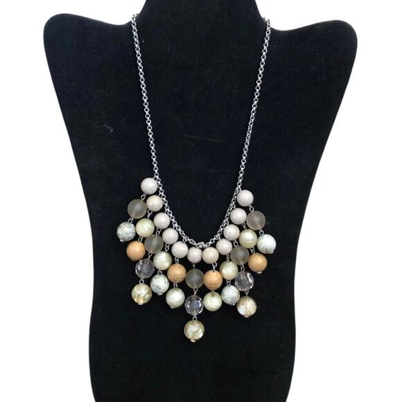 Vintage NY Marked Silver Tone Stunning Neutral And Clear Beads Bib Necklace - Picture 4 of 12